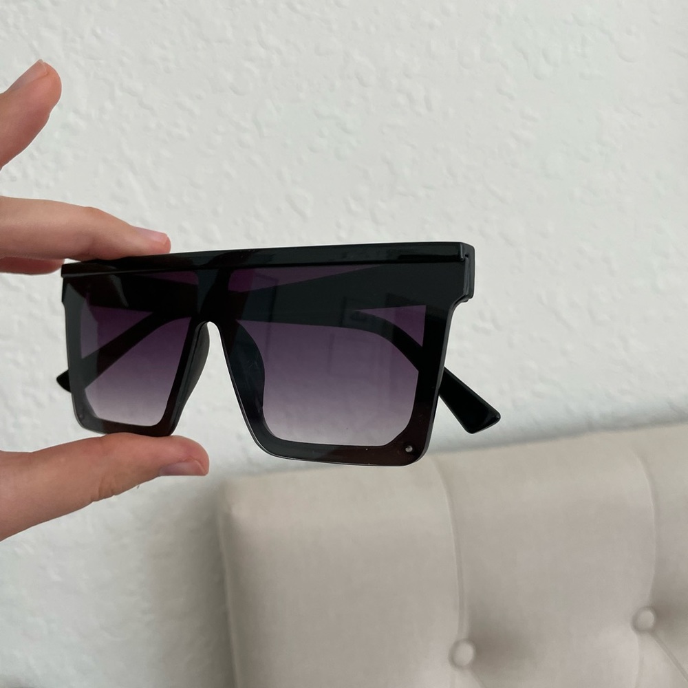 Oversized Square Sunglasses | Black - Picture 3 of 9